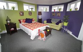 Room In Guest Room - Gandhi Very Large Room Decorated In Indian Style, Office Space And Sofa
